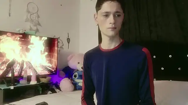 Snapshot of Tyler_cat chatting on 11-04-25, 01:10 Tyler cat online show from 11-04-25, 01:10