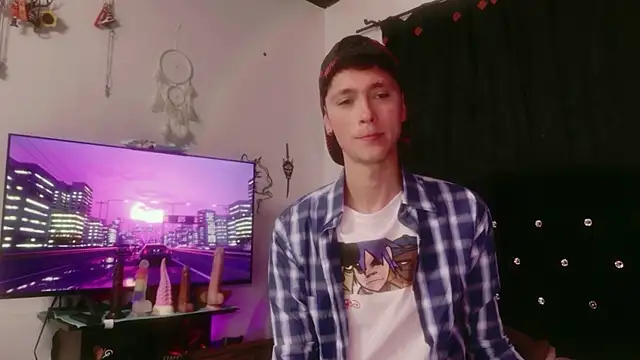 Snapshot of Tyler_cat chatting on 11-26-25, 12:55 Tyler cat online show from 11-26-25, 12:55