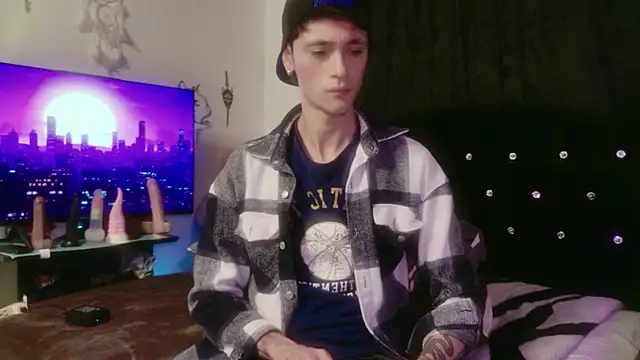 Snapshot of Tyler_cat chatting on 12-02-25, 03:45 Tyler cat online show from 12-02-25, 03:45