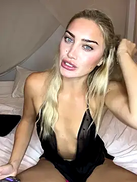 Snapshot of Aurii_Angel chatting on 11-06-25, 03:18 Aurii Angel online show from 11-06-25, 03:18