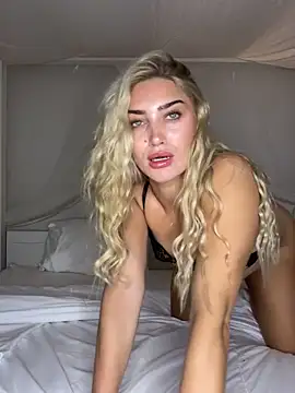 Snapshot of Aurii_Angel chatting on 11-07-25, 01:27 Aurii Angel online show from 11-07-25, 01:27