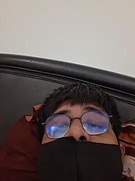 Snapshot of UsurpedThaw chatting on 11-23-25, 02:33 UsurpedThaw online show from 11-23-25, 02:33