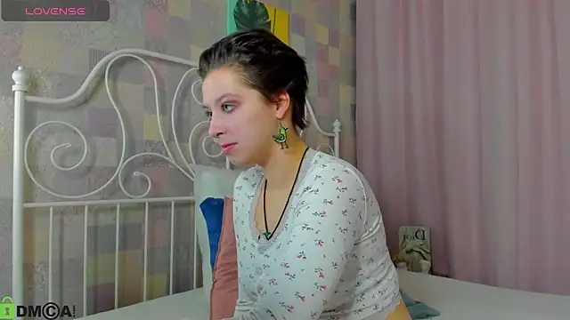 Sara Frayer online show from 11-26-25, 01:06