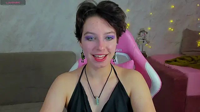 Sara Frayer online show from 12-22-25, 01:13