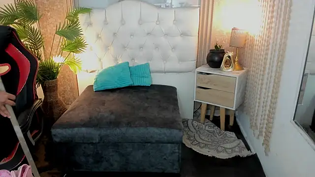 AriaVega online show from 04-12-26, 01:16