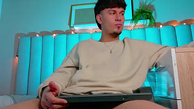 LiamThunder05  online show from 11-08-25, 03:07