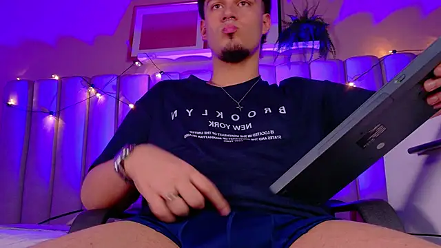 LiamThunder05  online show from 11-14-25, 03:05