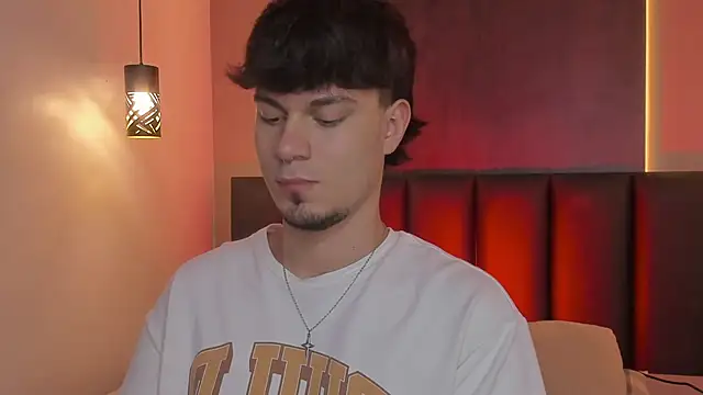 LiamThunder05  online show from 11-30-25, 12:09