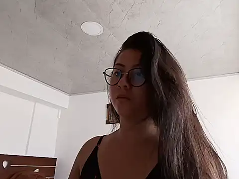 Snapshot of lil_mila chatting on 03-20-26, 08:14 lil mila online show from 03-20-26, 08:14