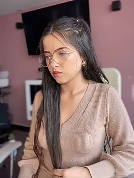 Snapshot of KyliePink_ chatting on 10-04-25, 11:41 KyliePink  online show from 10-04-25, 11:41