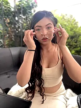 Snapshot of KyliePink_ chatting on 10-10-25, 05:45 KyliePink  online show from 10-10-25, 05:45