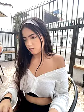 Snapshot of KyliePink_ chatting on 10-15-25, 06:19 KyliePink  online show from 10-15-25, 06:19