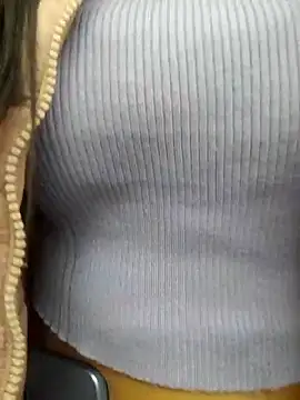 Snapshot of Lesli_14 chatting on 11-17-25, 09:20 Lesli 14 online show from 11-17-25, 09:20