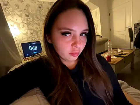 Snapshot of EllaStarrxxx chatting on 10-31-25, 12:00 EllaStarrxxx online show from 10-31-25, 12:00