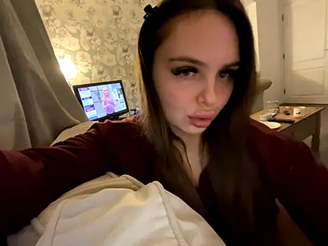 Snapshot of EllaStarrxxx chatting on 11-20-25, 12:33 EllaStarrxxx online show from 11-20-25, 12:33