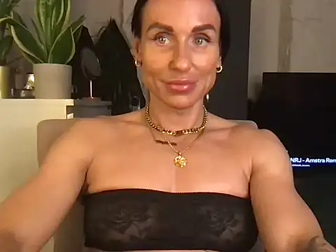 GluteQueenE online show from 03-12-26, 06:03