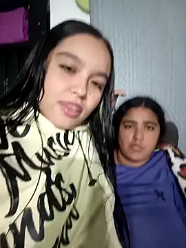 Snapshot of cleo_and_caliope chatting on 10-19-25, 05:52 cleo and caliope online show from 10-19-25, 05:52