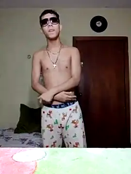 Snapshot of Mrdante23 chatting on 10-18-25, 01:08 Mrdante23 online show from 10-18-25, 01:08