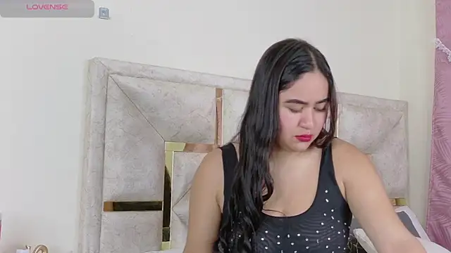 Snapshot of Mia_belmontt chatting on 10-22-25, 08:08 Mia belmontt online show from 10-22-25, 08:08