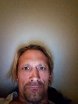 Snapshot of tg1312 chatting on 10-22-25, 02:45 tg1312 online show from 10-22-25, 02:45