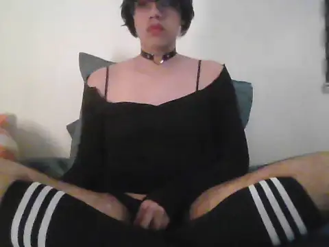 Sunny Pebble online show from 11-29-25, 03:20