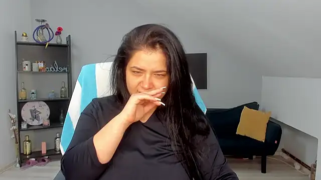 Snapshot of DennysseCharm chatting on 10-14-25, 03:29 DennysseCharm online show from 10-14-25, 03:29