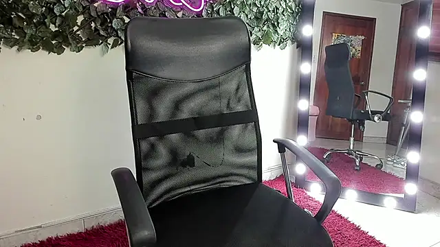 Snapshot of Samanta_Ortiz chatting on 11-17-25, 07:19 Samanta Ortiz online show from 11-17-25, 07:19