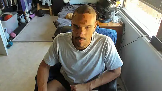 Snapshot of CassiusJohnson chatting on 04-15-26, 02:07 CassiusJohnson online show from 04-15-26, 02:07