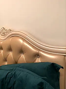 Snapshot of Mile-m chatting on 11-22-25, 12:53 Mile-m online show from 11-22-25, 12:53