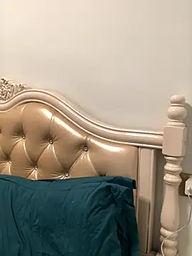 Snapshot of Mile-m chatting on 11-26-25, 02:18 Mile-m online show from 11-26-25, 02:18