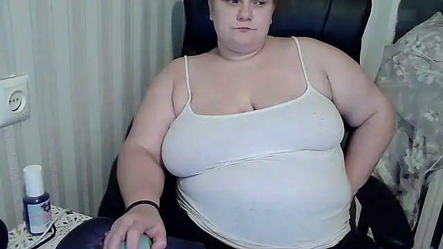 Snapshot of HarmonyKarera chatting on 10-19-25, 08:09 HarmonyKarera online show from 10-19-25, 08:09