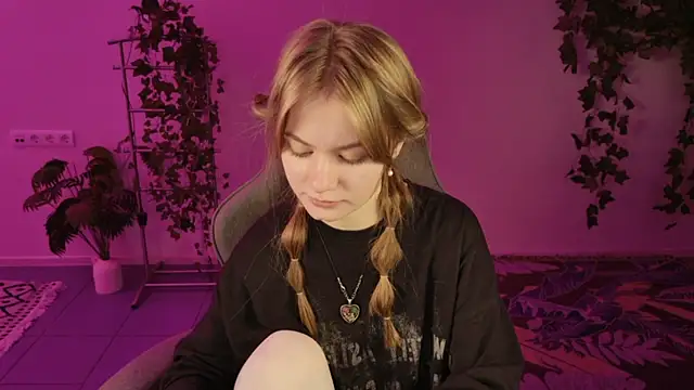 Snapshot of swag_evalution chatting on 10-17-25, 01:09 swag evalution online show from 10-17-25, 01:09