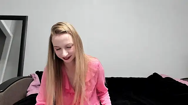 Snapshot of sophieryder chatting on 10-12-25, 09:19 sophieryder online show from 10-12-25, 09:19