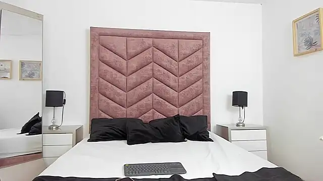 Snapshot of Alanha__ chatting on 10-30-25, 03:41 Alanha online show from 10-30-25, 03:41