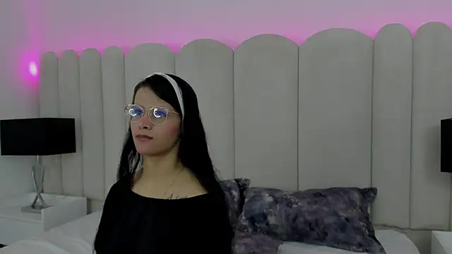 Snapshot of Alanha__ chatting on 11-19-25, 03:17 Alanha online show from 11-19-25, 03:17