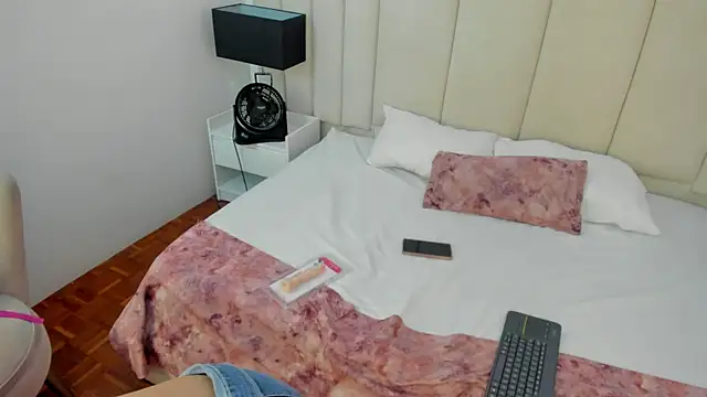 Snapshot of Alanha__ chatting on 11-22-25, 03:27 Alanha online show from 11-22-25, 03:27