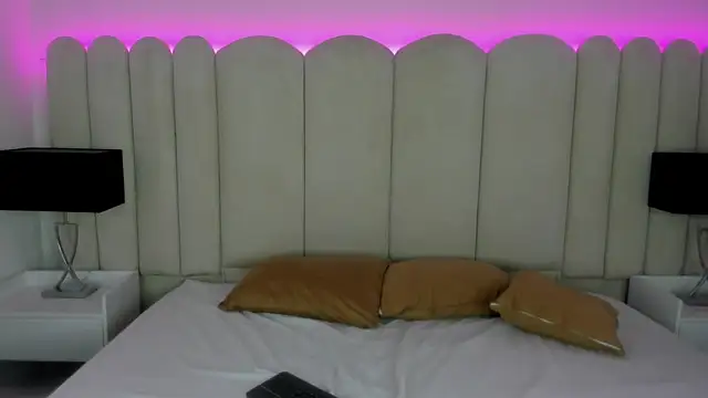 Snapshot of Alanha__ chatting on 12-17-25, 05:13 Alanha online show from 12-17-25, 05:13