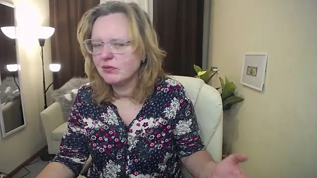 VestaWoody online show from 11-17-25, 07:03