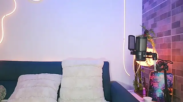 luna valen online show from 04-23-26, 03:41