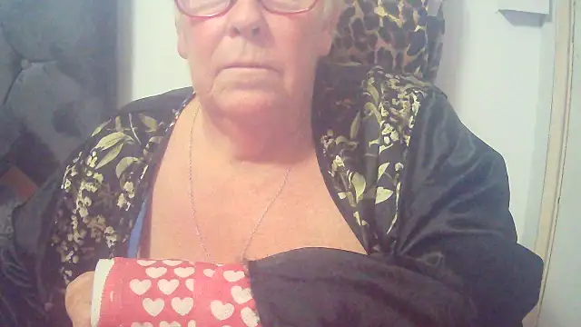 Playful MILF Demi online show from 11-06-25, 10:10