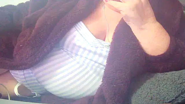 Playful MILF Demi online show from 03-04-26, 09:37