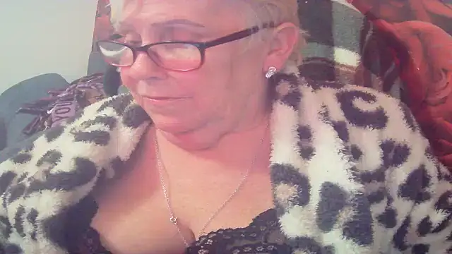 Playful MILF Demi online show from 04-22-26, 09:49