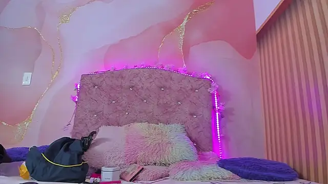 Snapshot of Malory__Jones chatting on 11-12-25, 06:41 Malory Jones online show from 11-12-25, 06:41