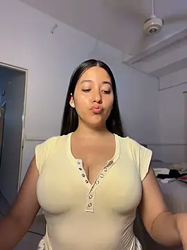 Snapshot of Nhefertary chatting on 05-14-26, 12:06 Nhefertary online show from 05-14-26, 12:06