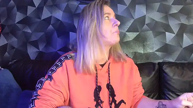 Delichieuse5 online show from 11-03-25, 08:32