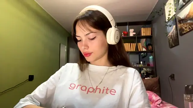 Snapshot of MysticAlisa chatting on 10-04-25, 10:35 MysticAlisa online show from 10-04-25, 10:35