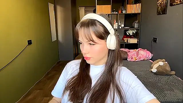 Snapshot of MysticAlisa chatting on 12-02-25, 06:08 MysticAlisa online show from 12-02-25, 06:08