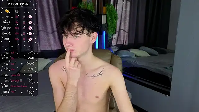 Snapshot of Cute_Mike chatting on 10-19-25, 06:14 Cute Mike online show from 10-19-25, 06:14