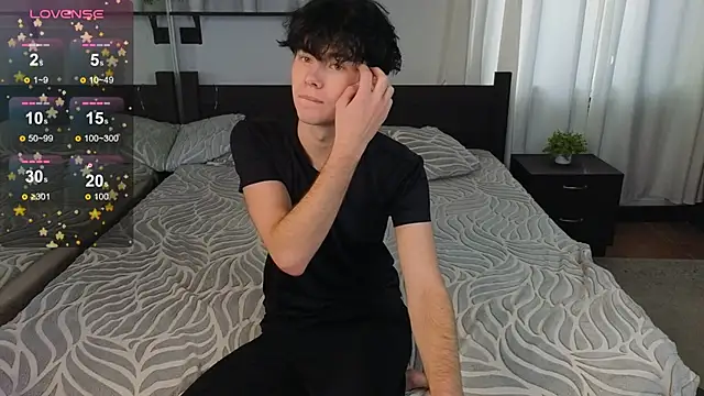 Snapshot of Cute_Mike chatting on 10-21-25, 02:56 Cute Mike online show from 10-21-25, 02:56