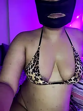 Snapshot of Curvy_Navya chatting on 10-15-25, 06:41 Curvy Navya online show from 10-15-25, 06:41